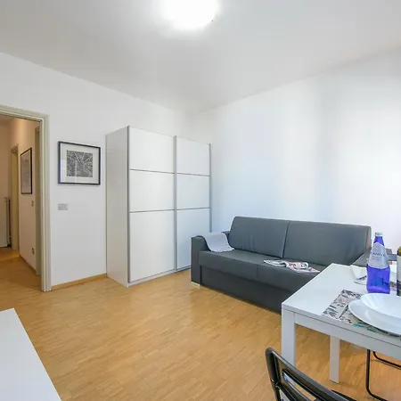 Center - Happy Apartment